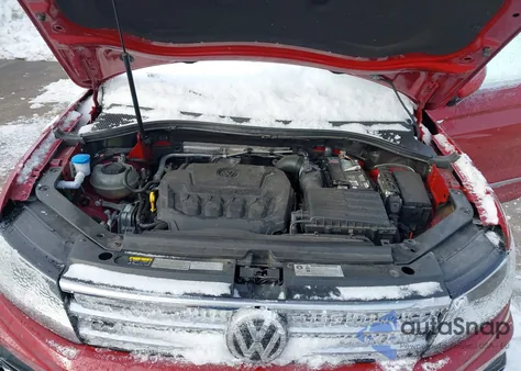 2018 Volkswagen Tiguan 2.0T Se/2.0T Sel z USA, uszkodzony, nr VIN 3VV2B7AX3JM148893